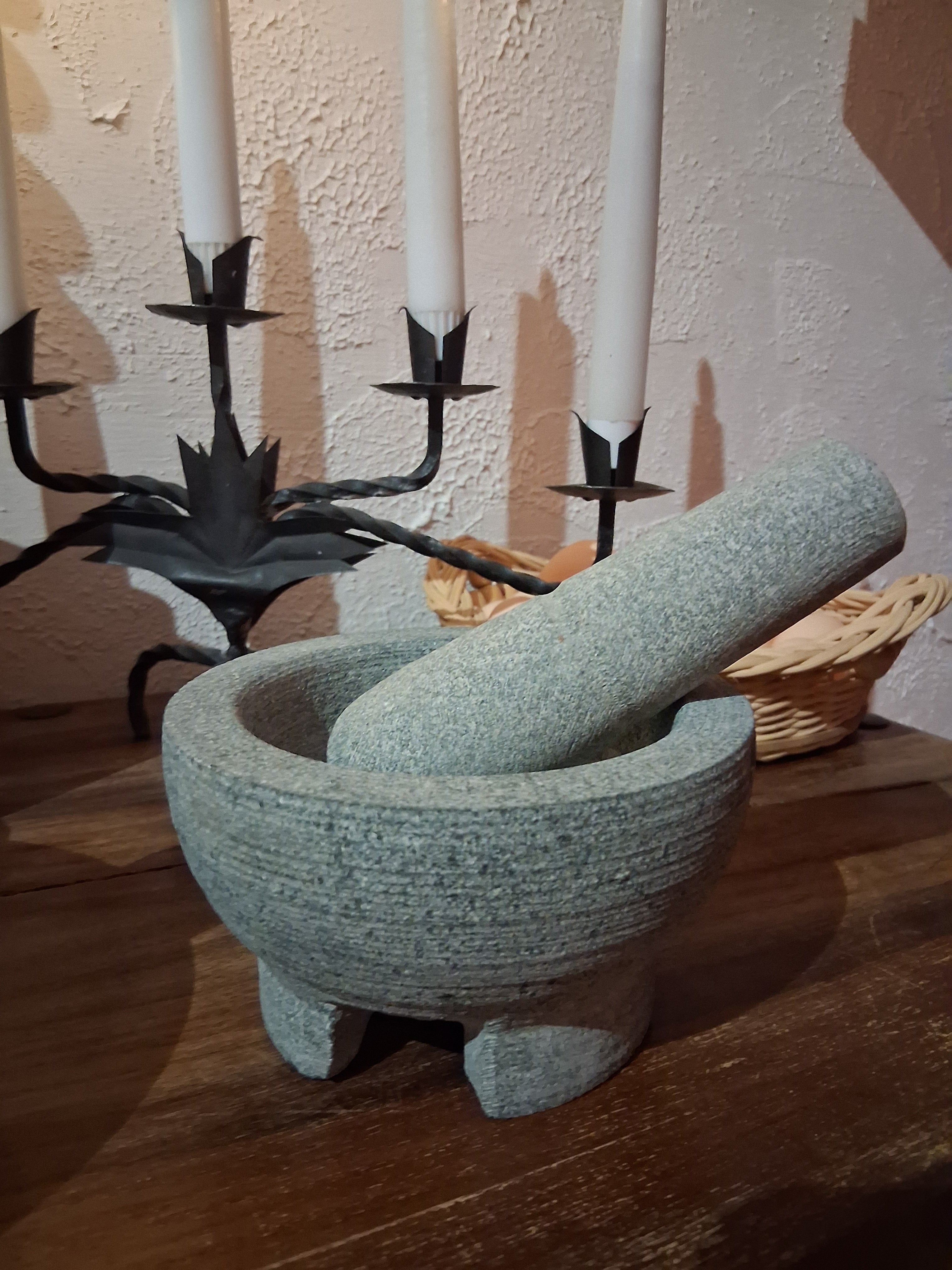 Mortteli ja survain, graniittia