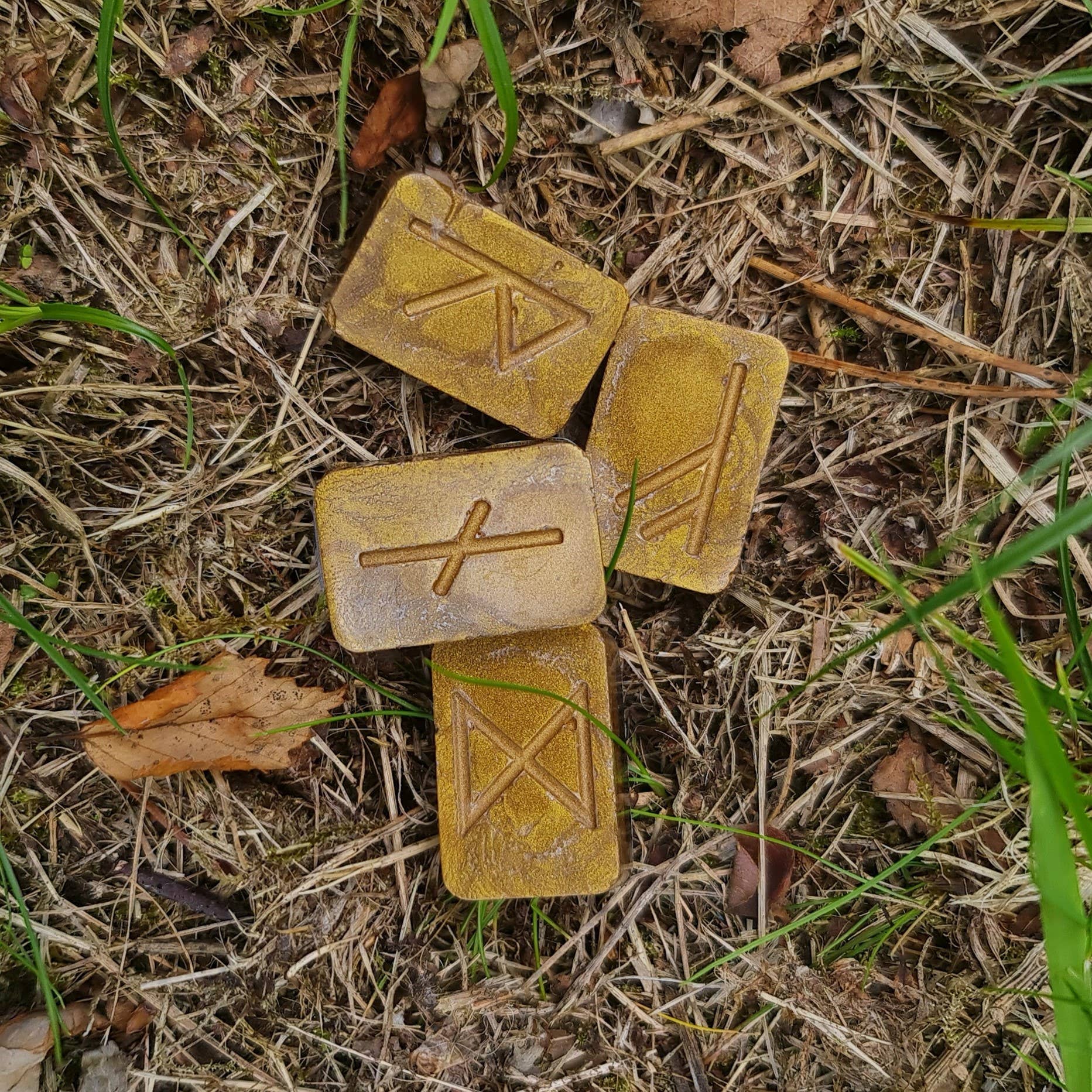 Freijan kyyneleet -tuoksuvahat – 8 viikinkiriimun setti