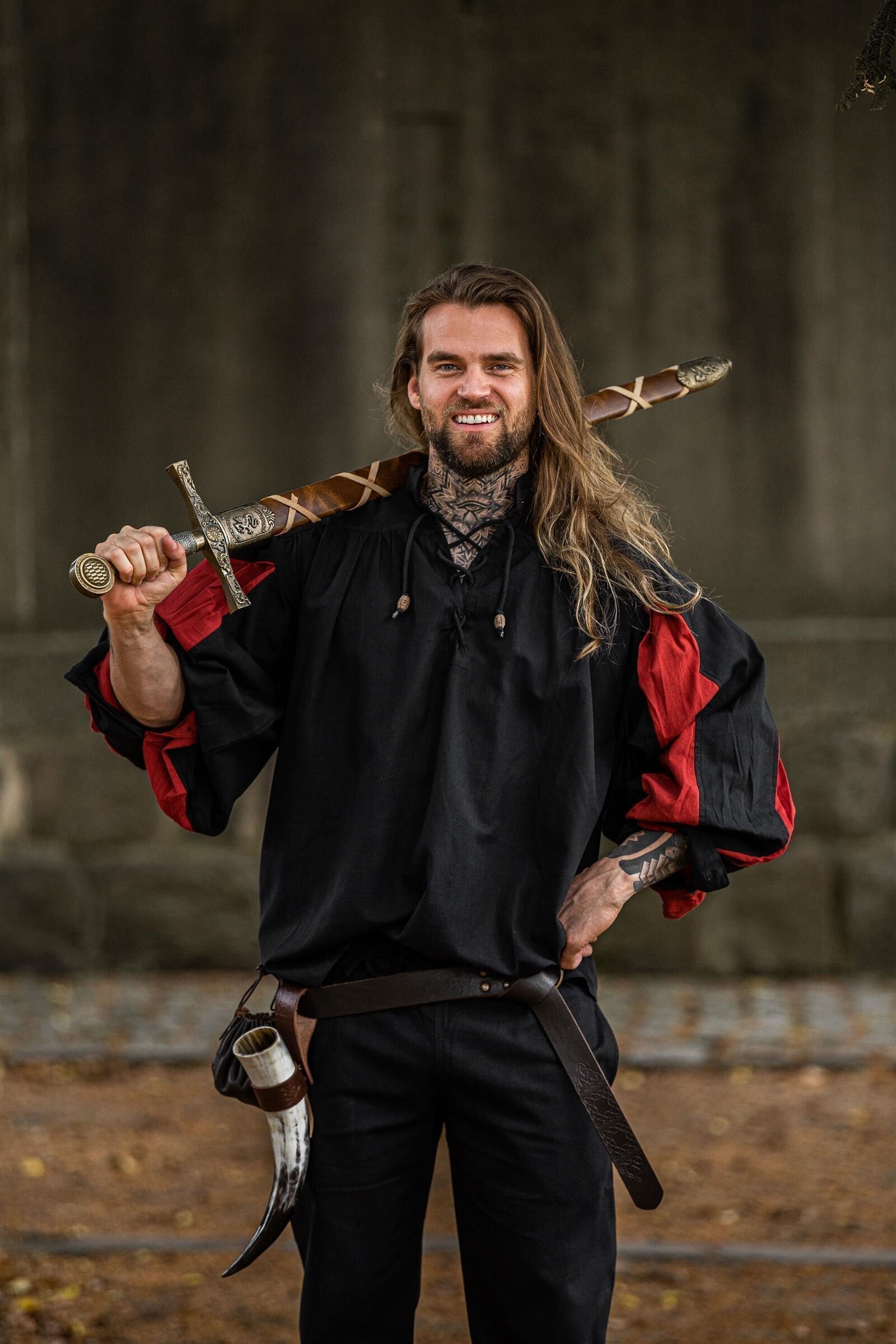 Landsknecht-paita Albert, musta/punainen