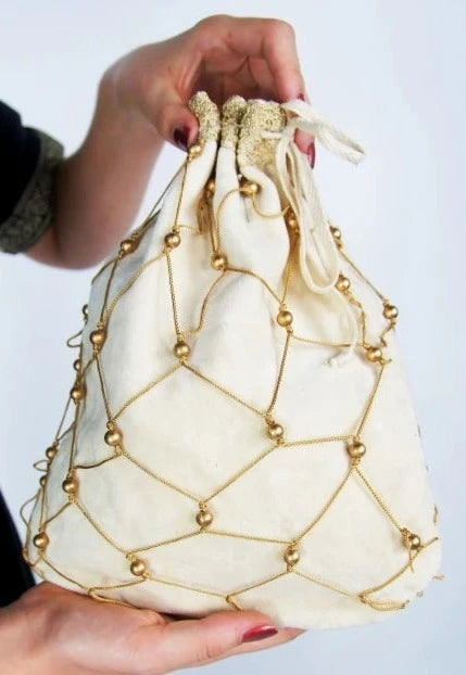 Samettipussukka Relindis, helmikoristein