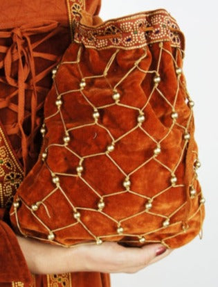 Samettipussukka Relindis, helmikoristein