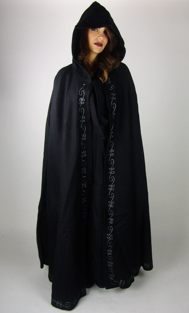 Villaviitta kirjailuilla Maria, musta – 160 cm