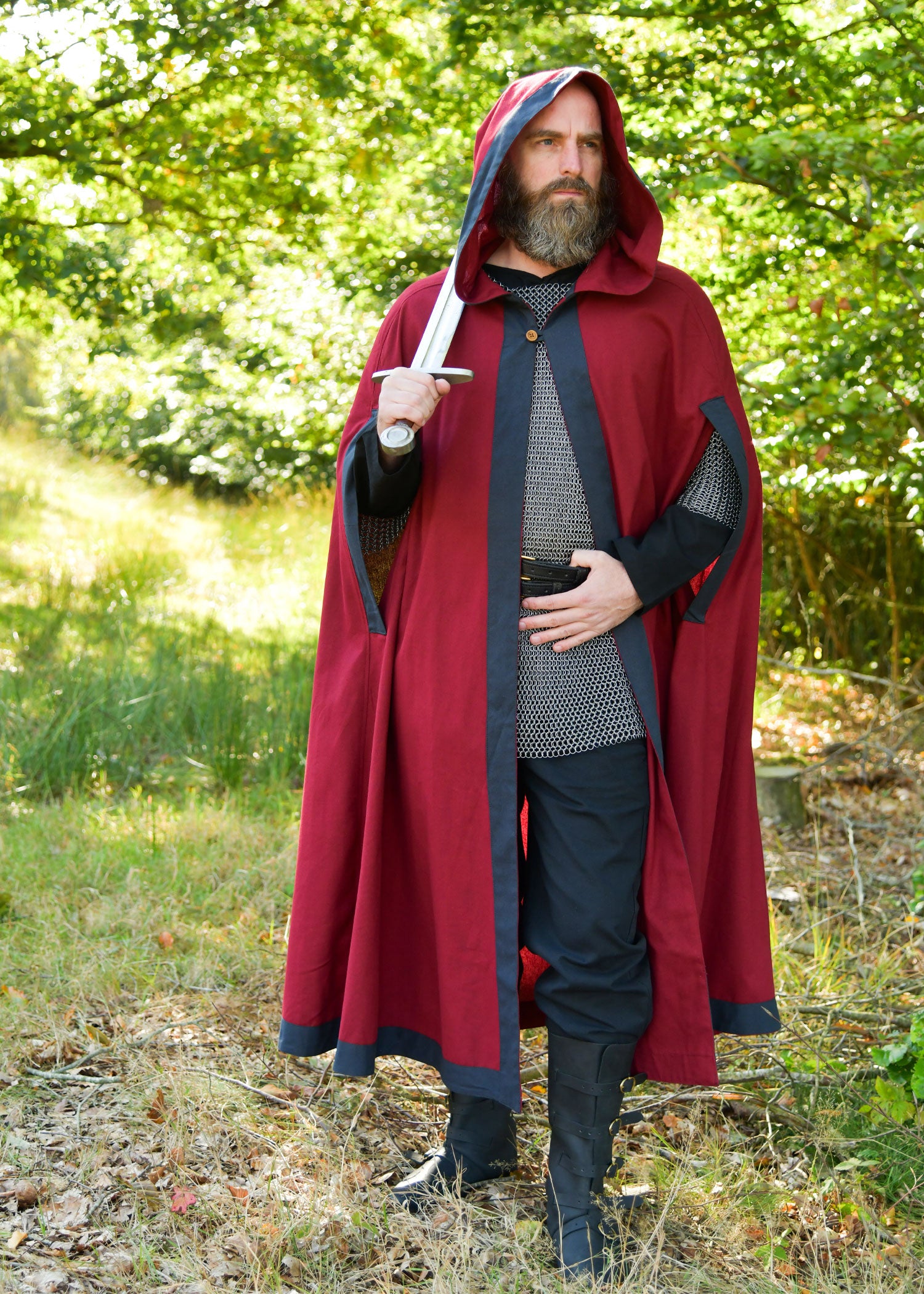 Kaksivärinen keskiaikaviitta Theves