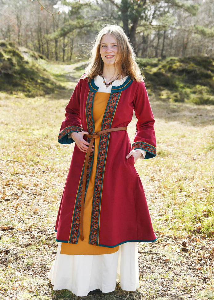 Kirjailtu viikinkiviitta Ella