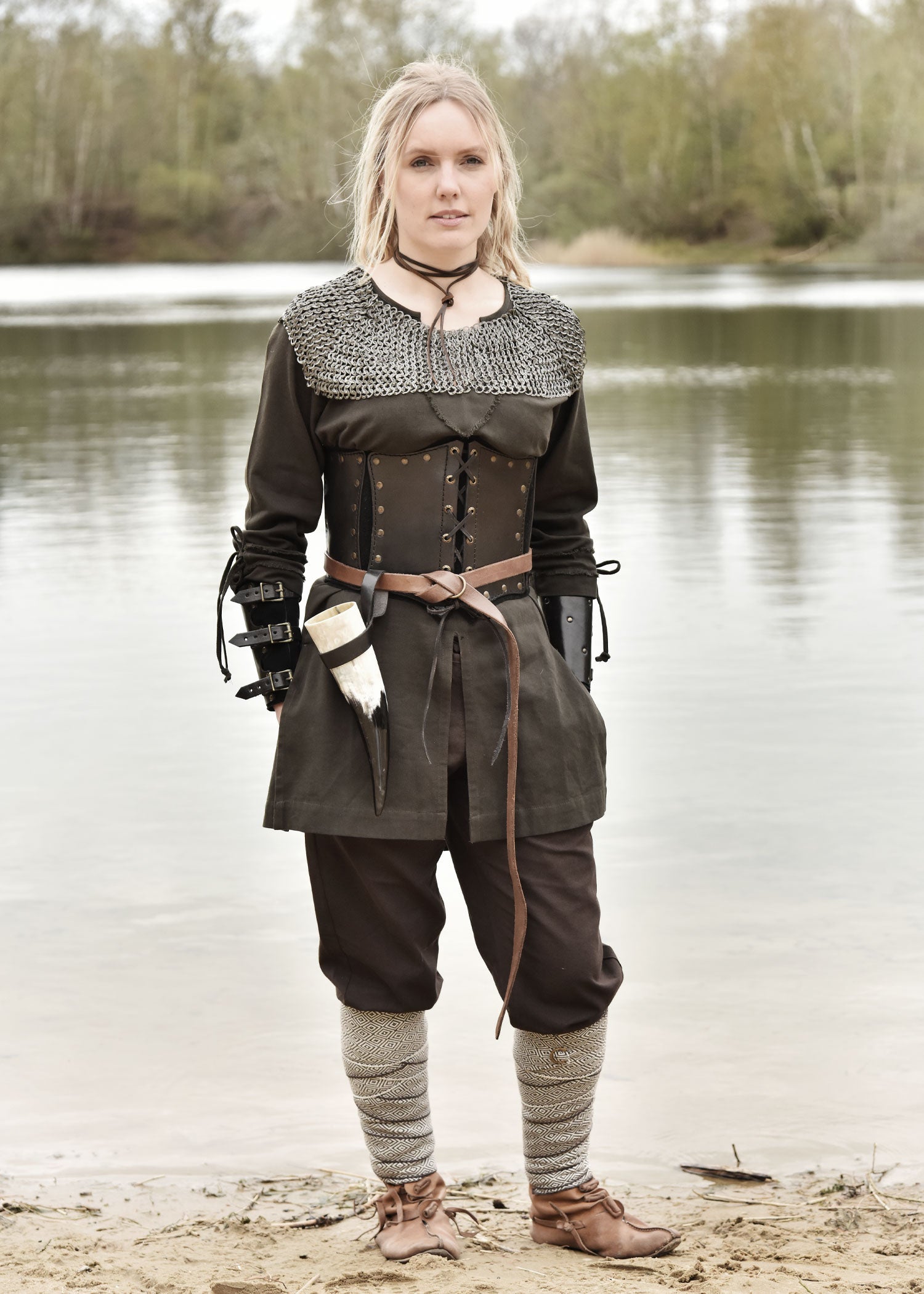 Nahkainen vyötärökorsetti mokkavuorilla – ruskea tai musta