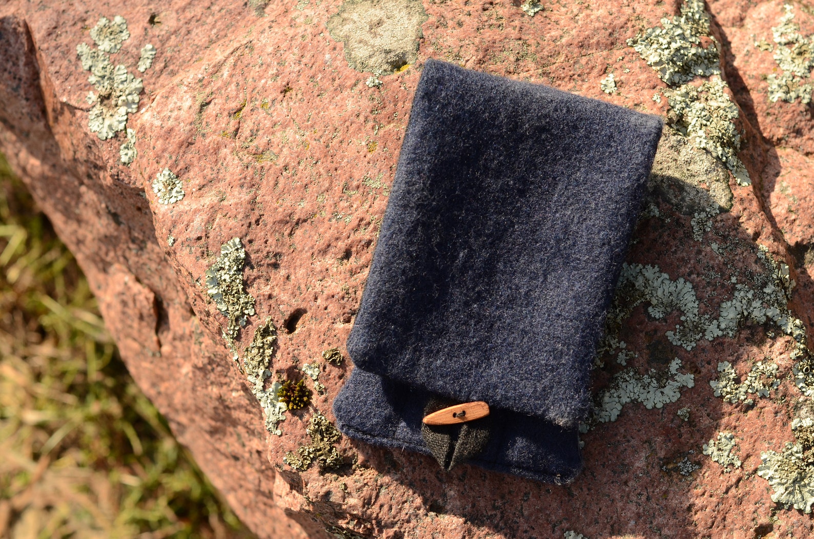 Kinnasneulasetti – valkopähkinästä