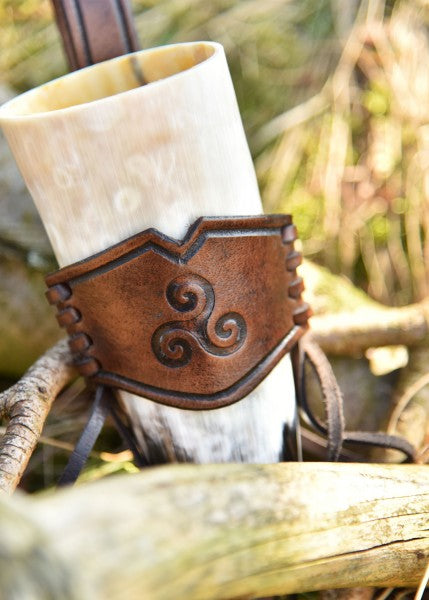 Juomasarven vyöpidike, triskelion
